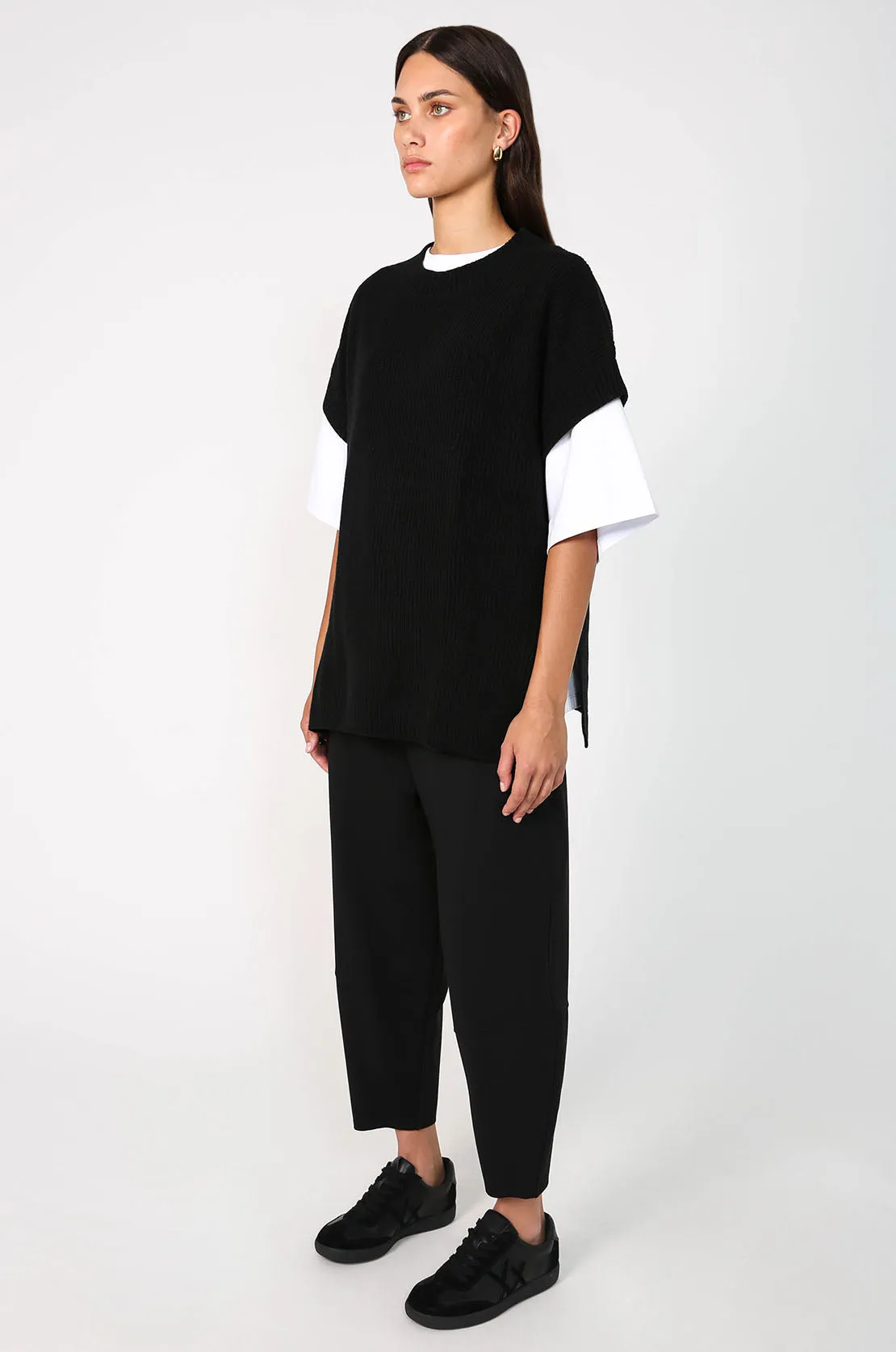 upbeat vest / black