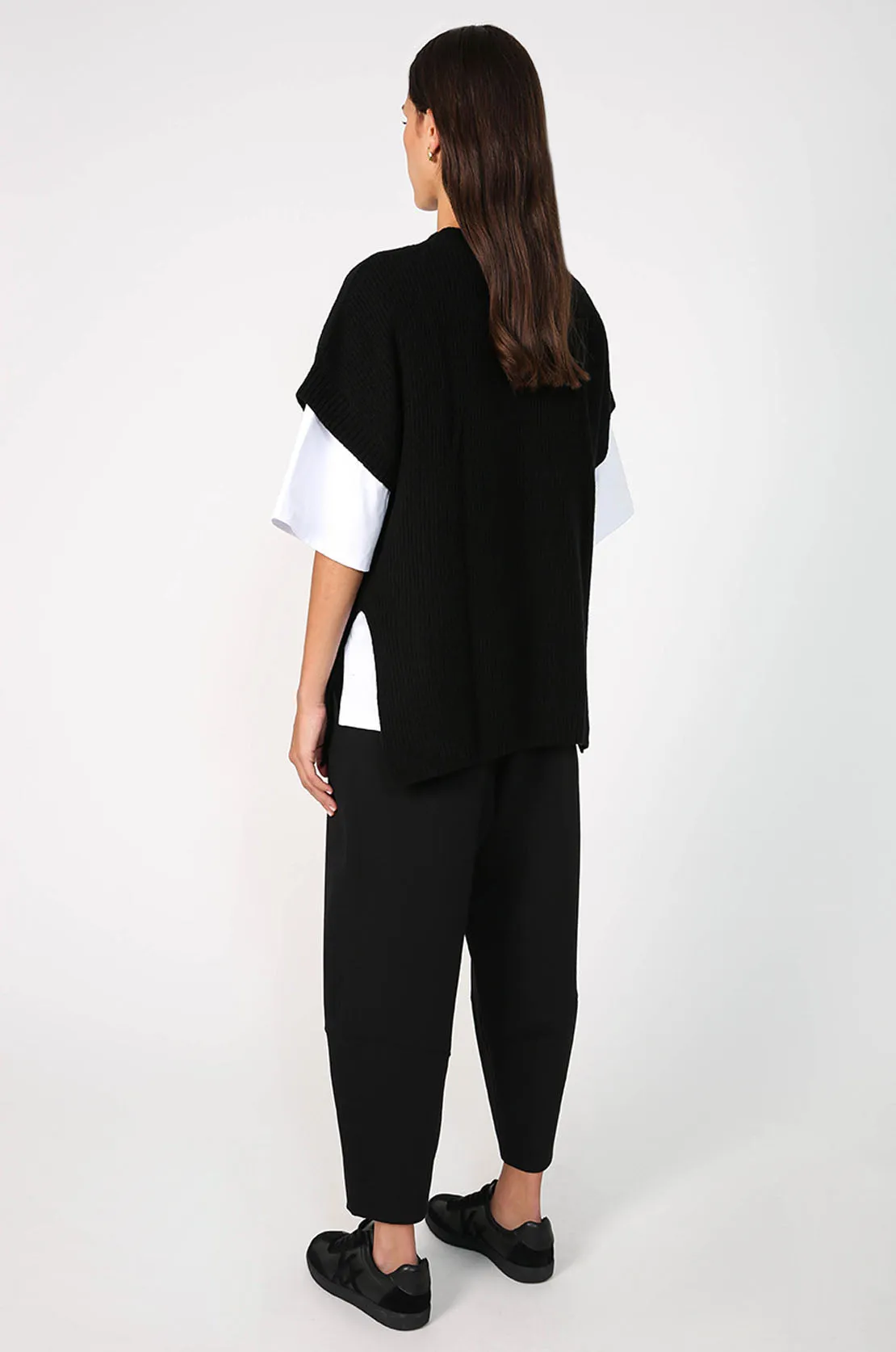 upbeat vest / black