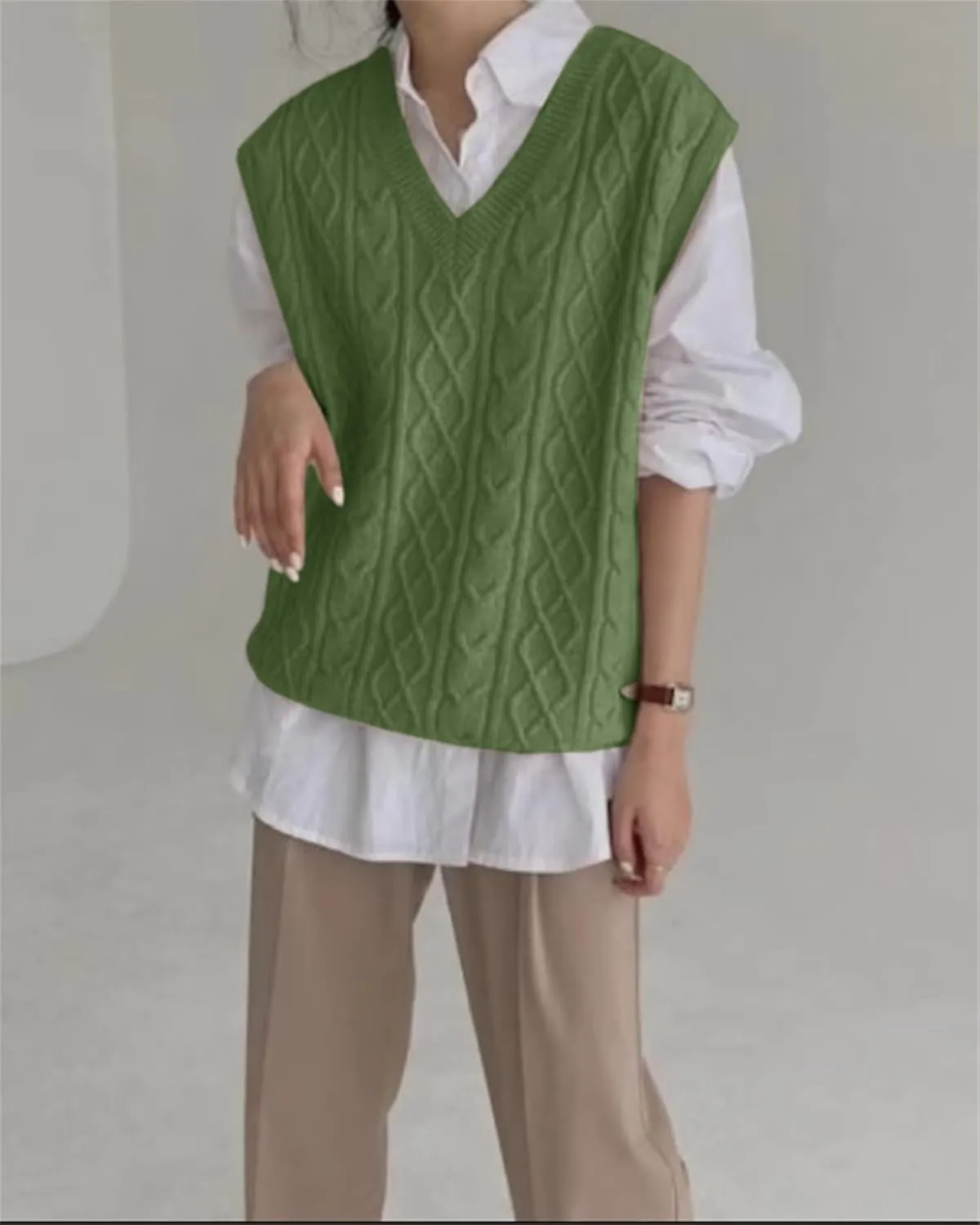 Women's V Neck Sweater Vest Oversized Sleeveless Loose Knit Tops Cable Sleeveless Sweater