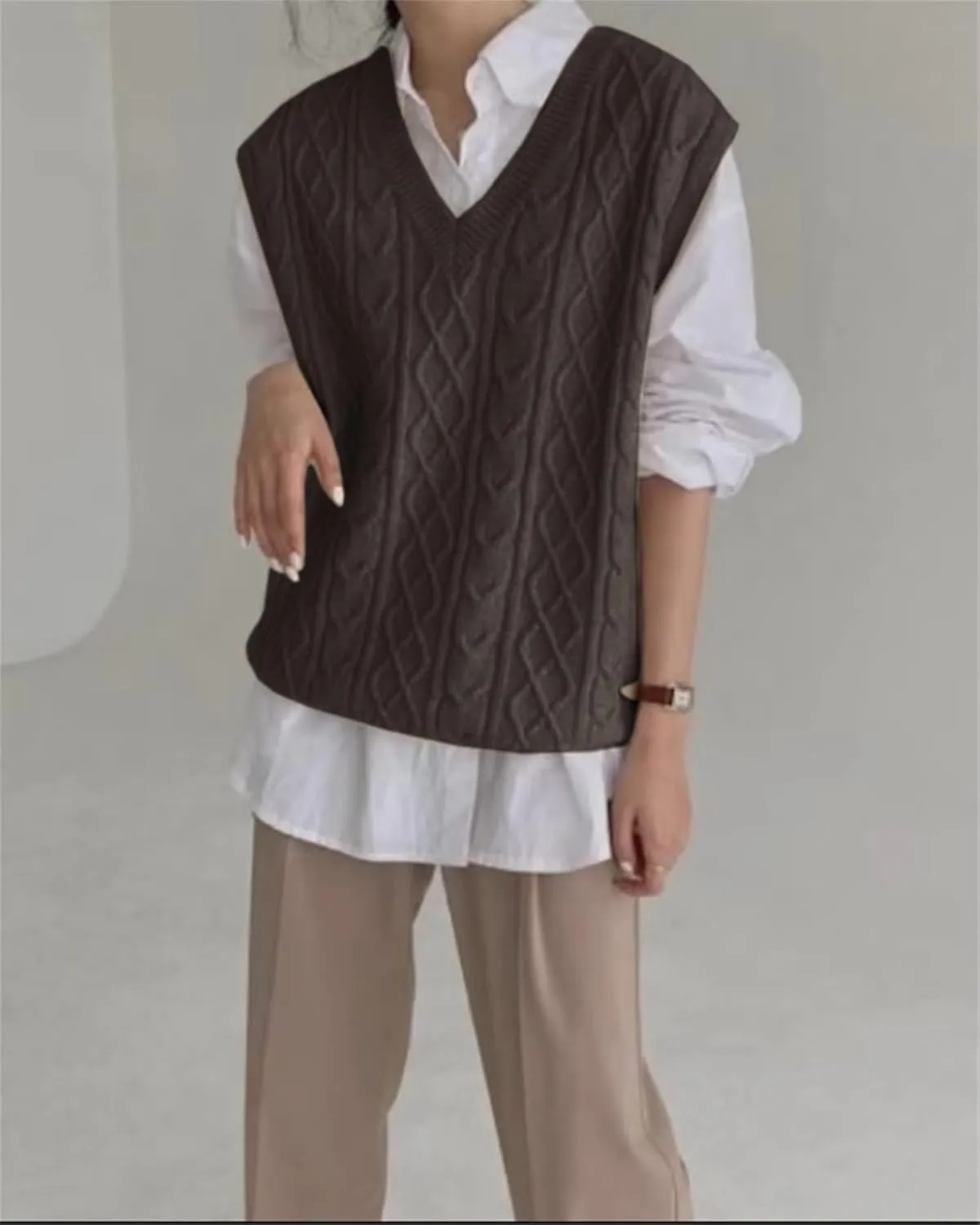 Women's V Neck Sweater Vest Oversized Sleeveless Loose Knit Tops Cable Sleeveless Sweater